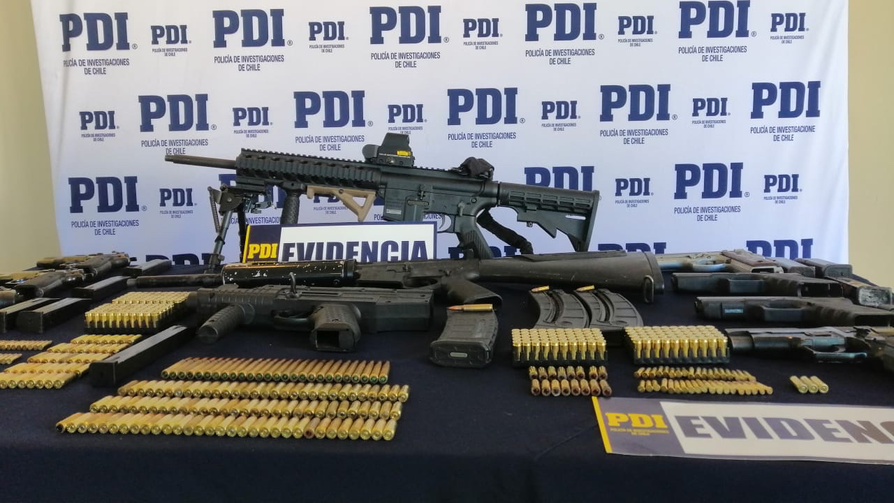 Pdi Incauta Enorme Arsenal De Armas Y Vestuario Policial Falso El