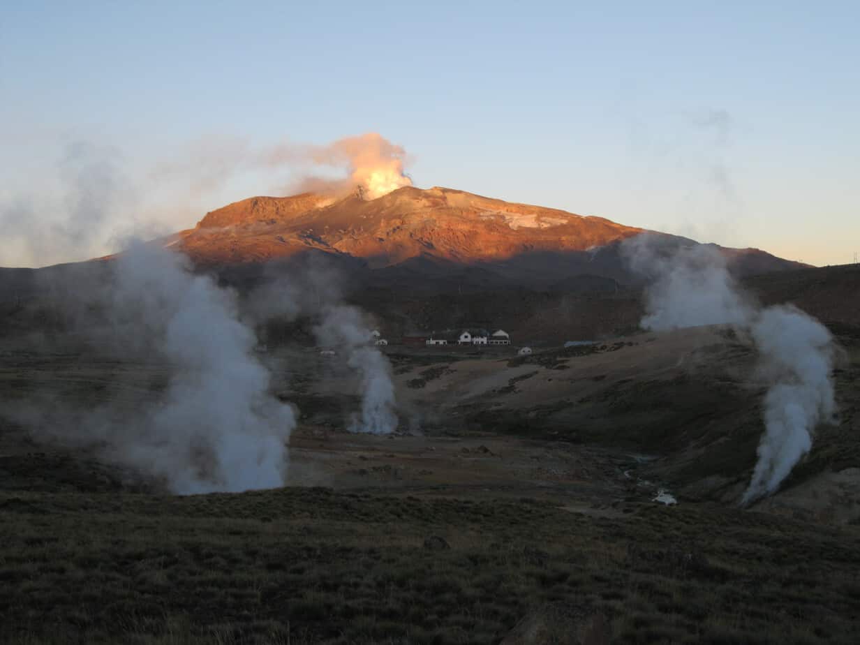 Gobierno decide mantener la alerta amarilla en el Volcán Copahue