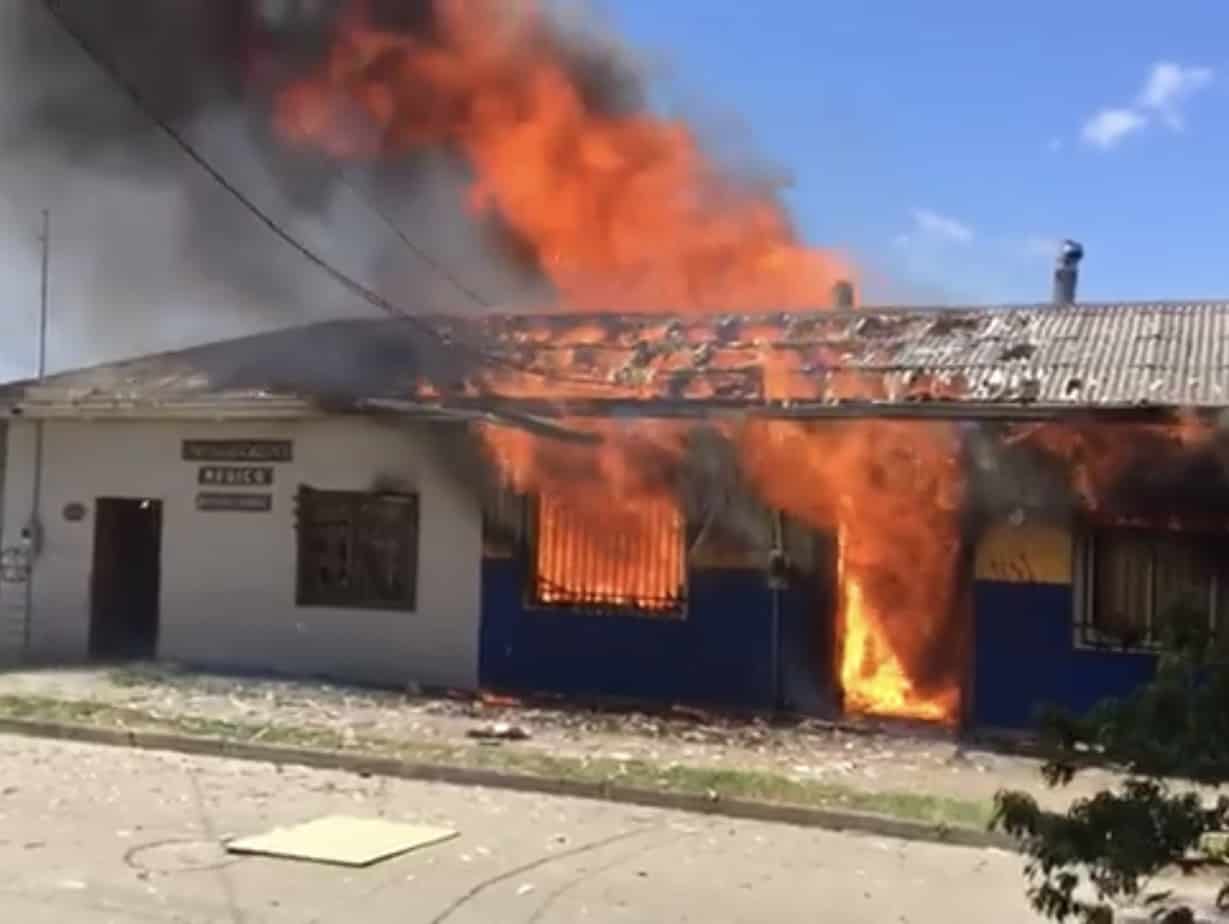 Incendio destruye oficina del diputado Norambuena en Cañete