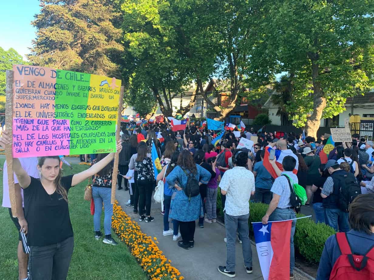 Lado A: Familias, trabajadores, estudiantes y miles de personas marcharon el 8/11 en Los Ángeles