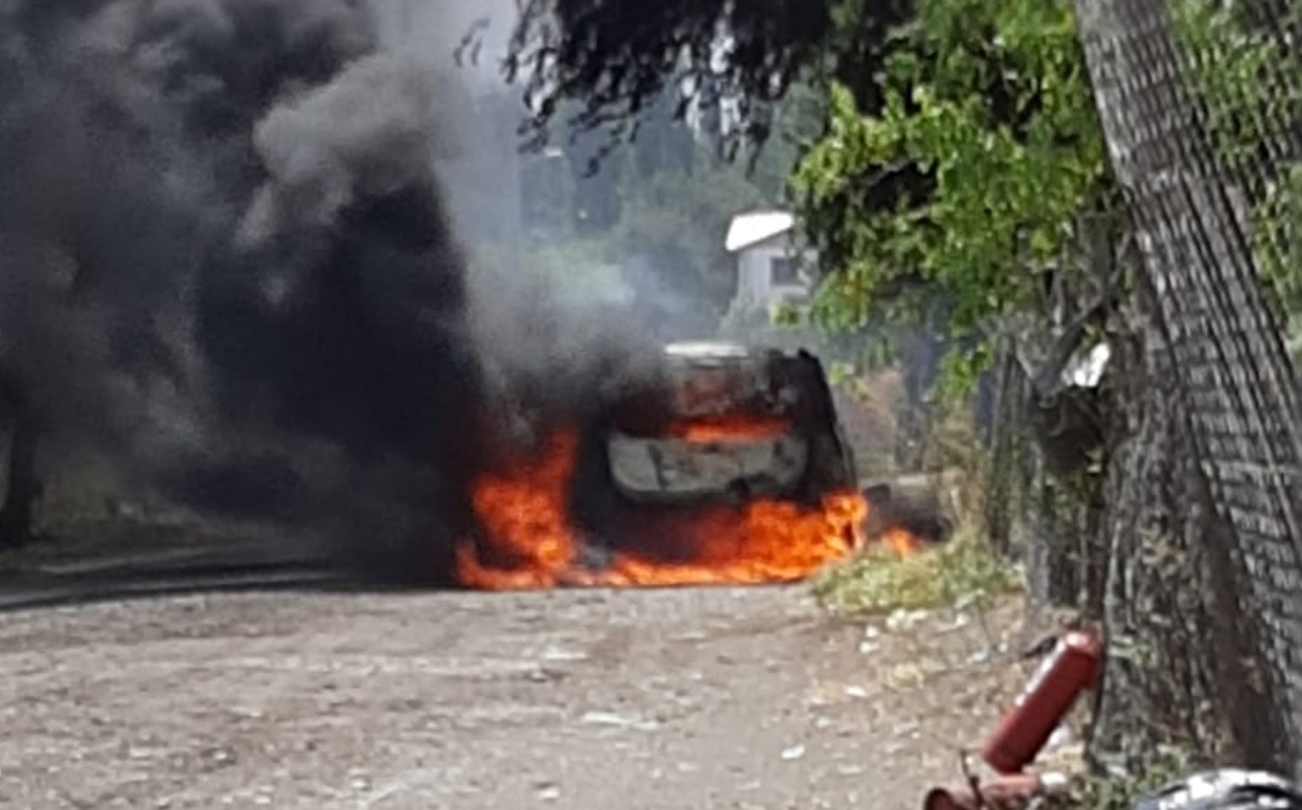 Ajuste de cuentas: Dispararon contra su casa y le incendiario el auto en Millantú