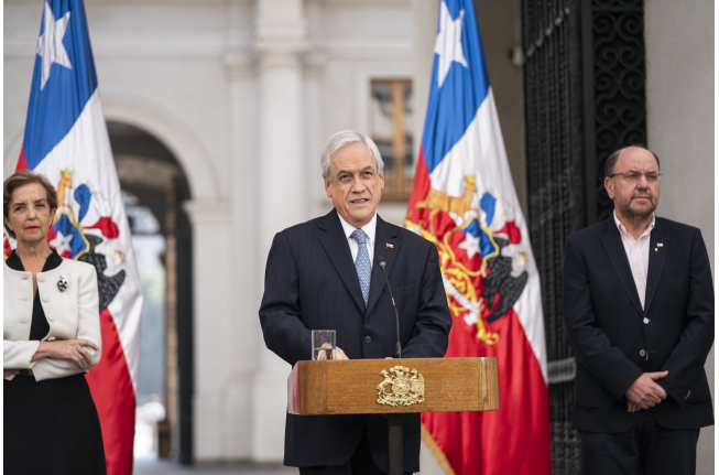 Piñera anuncia medidas para posponer los pagos de las cuentas de Servicios Básicos