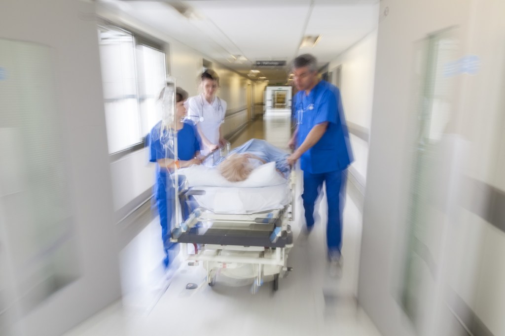 Megabrote en el Hospital de Los Ángeles involucra a 335 personas