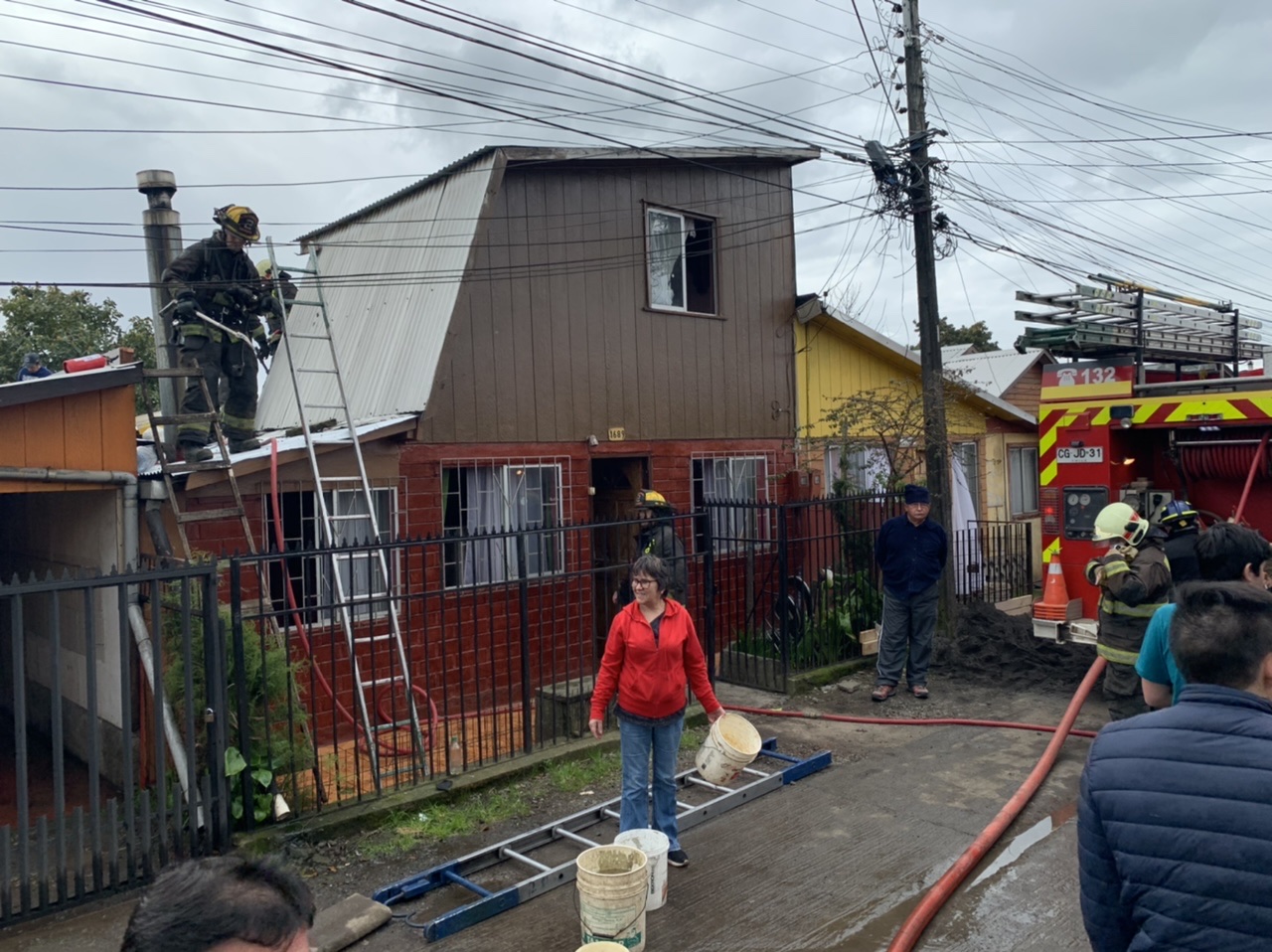 Incendio en Los Ángeles: Ayuda de vecinos fue clave para evitar daño mayor