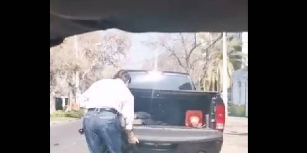 Captan a Emeterio Ureta trasladando a trabajador en la pickup de su camioneta