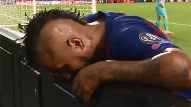 No lo podía creer: la abatida reacción de Vidal en plena paliza del Bayern Munich