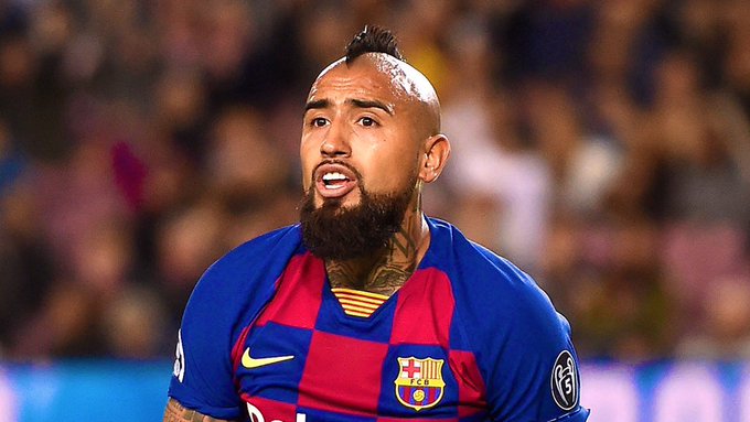 Sigue la poda en Barcelona: nuevo técnico avisó a Vidal que deberá buscar otro equipo