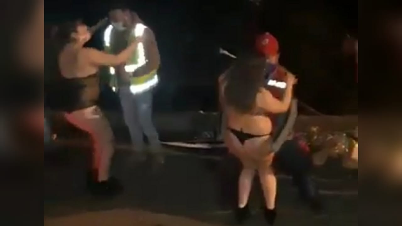 «Puede ser un video falso»: camioneros se desmarcan de fiesta con alcohol y mujeres
