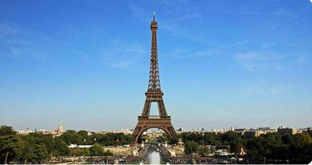 Evacúan la Torre Eiffel por un aviso de amenaza de bomba