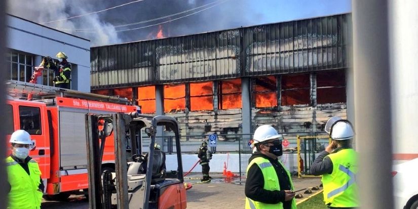 Incendio en Talcahuano: preocupa presencia de amoniaco y humo que alcanza hospital