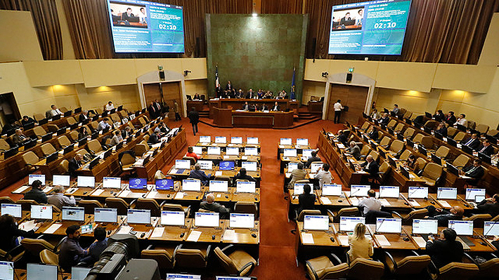 «Cuál chucha presentaron»: Senador fue víctima del ‘micrófono abierto’ en plena sesión