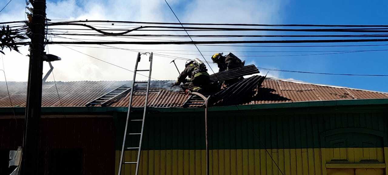 Los Ángeles: Incendio afecta a casa ubicada en calle Carlos Condell