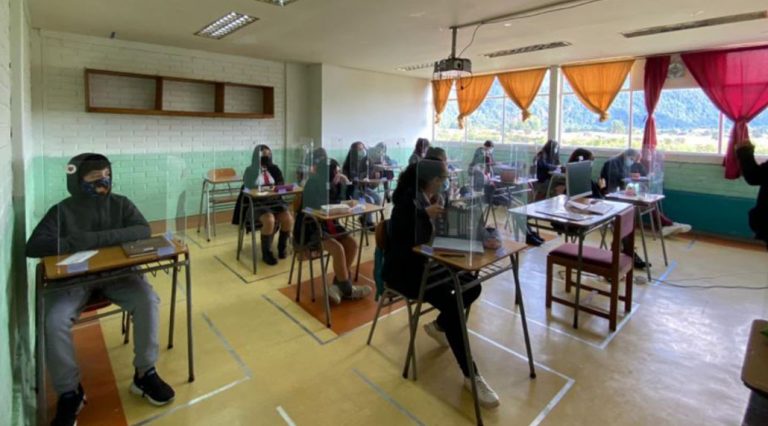 Retorno a clases presenciales: Gobierno confirma 43 colegios con casos de Covid-19