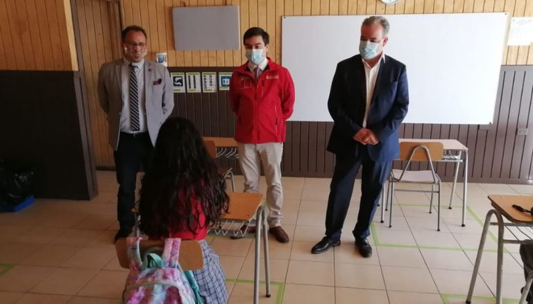 «Nada reemplaza las clases presenciales»: Colegio de Santa Juana comenzó a recibir alumnos