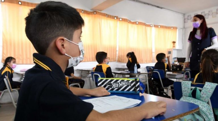 Nuevo plan Paso a Paso: ¿Cómo se implementará la flexibilización en el uso de mascarilla en los colegios?
