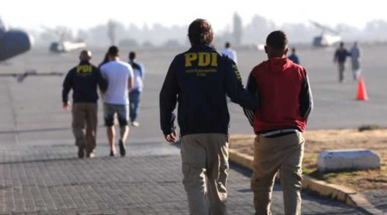 Expulsan a seis venezolanos del país que habían sido condenados por tráfico de drogas