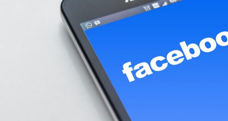 Falla mundial apaga la red social de Facebook