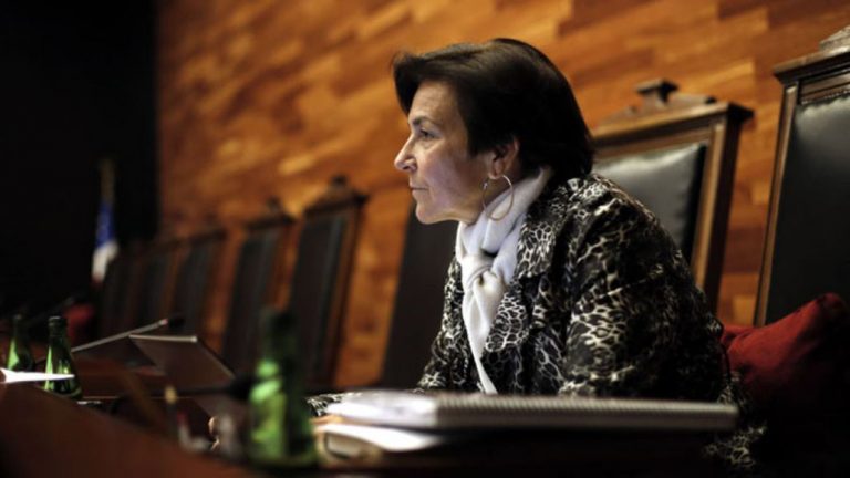 Dudas por imparcialidad: rechazan inhabilitar a presidenta del TC, María Luisa Brahm
