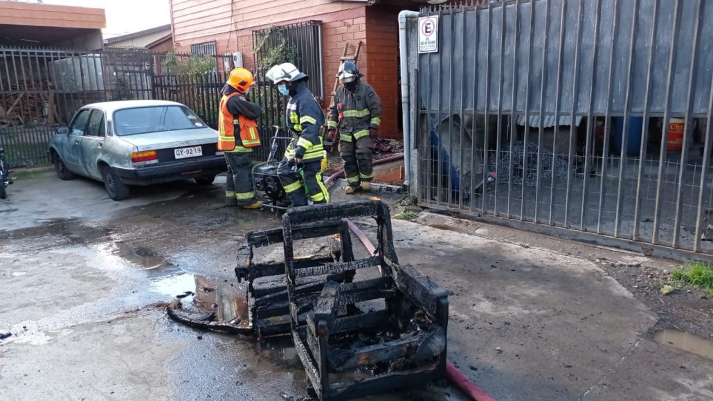 incendio afecto a una vivienda en el sector sur de Los Ángeles