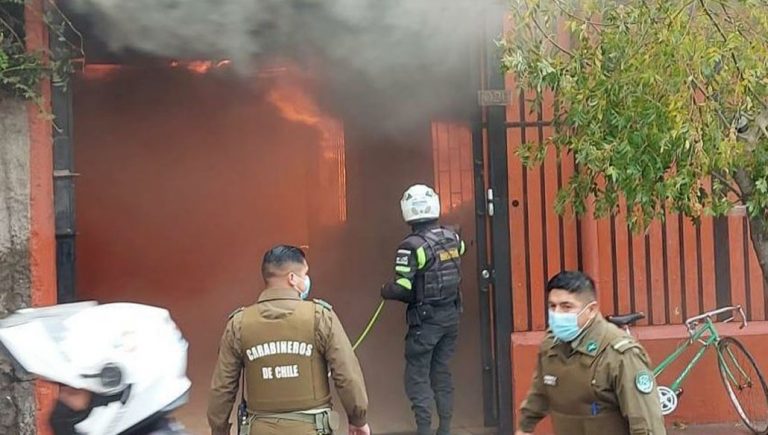 Incendio en una casa con hacinamiento: menor de tres años falleció y una de 11 está en riesgo vital