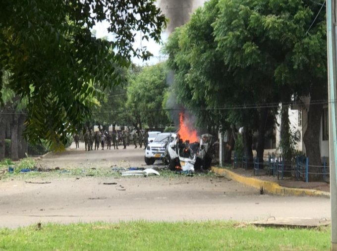 Auto bomba explota frente a instalaciones del ejército de Colombia