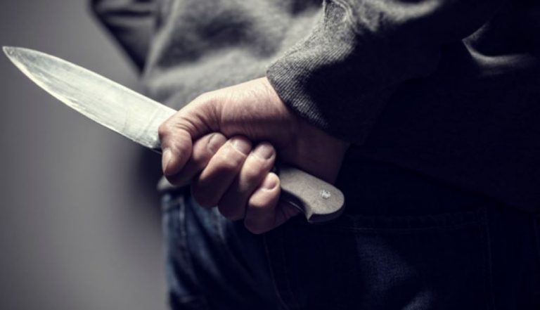 Femicidio frustrado en Los Ángeles: sujeto ebrio amenazó a su pareja con un cuchillo