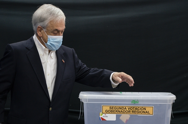 Piñera tras votar: «Creo que ningún Gobierno le habían tocado tantas crisis»