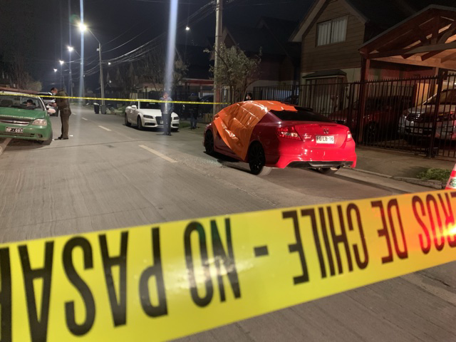 Hombre fue asesinado a balazos en su auto en Los Ángeles