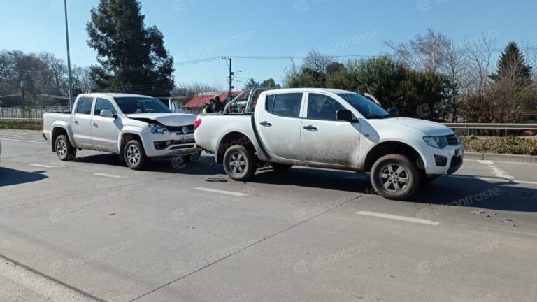 Camionetas protagonizan triple colisión en Las Industrias con Gabriela Mistral