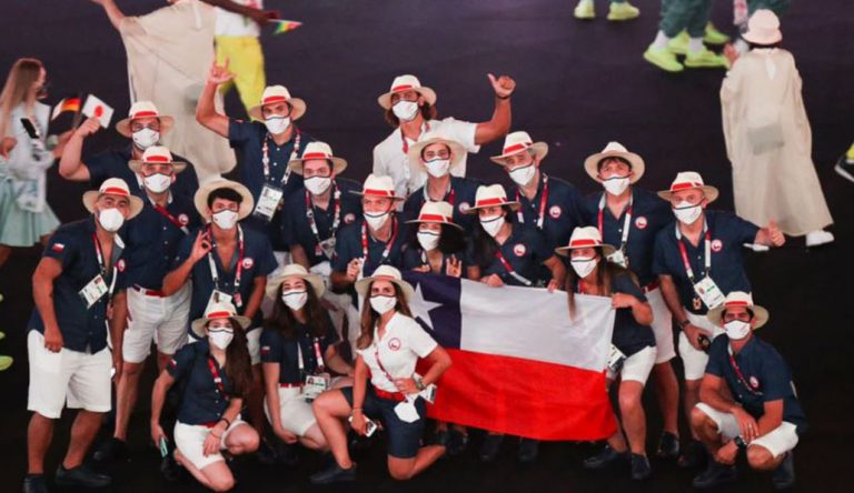 El Team Chile se lució en la ceremonia inaugural de los Juegos Olímpicos de Tokio