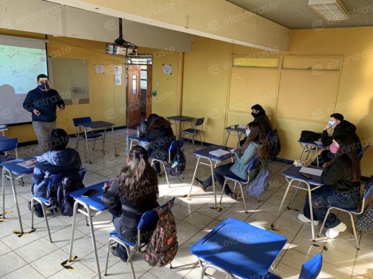 «Primer día»: 70% de los alumnos llegó a clases en el Liceo Coeducacional