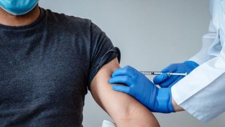 Dosis de refuerzo para vacunados con Sinovac: así será la primera semana del proceso