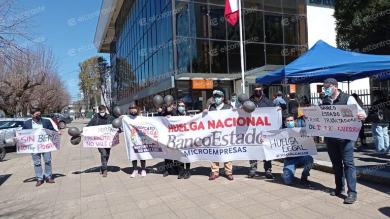 Trabajadores de BancoEstado Microempresas inician huelga: «Parece que hay trabajadores de 1ª y 2ª categoría»