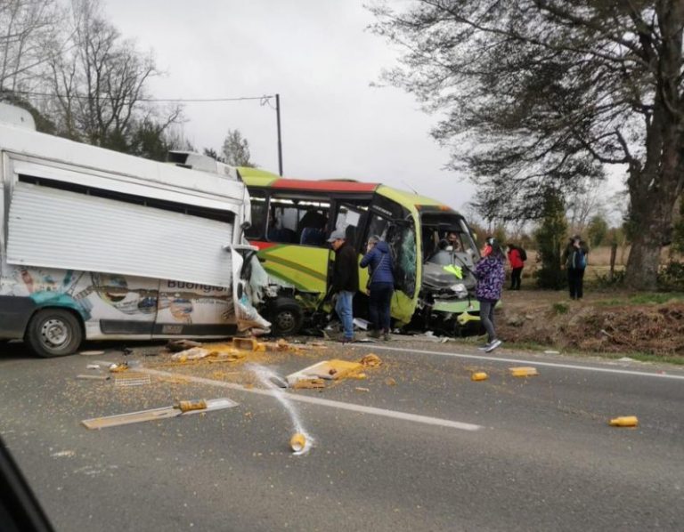 Un muerto y una veintena de heridos deja accidente en Villarrica
