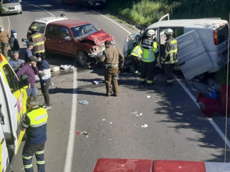 Camioneta y un furgón colisionan en Cabrero: dos lesionados
