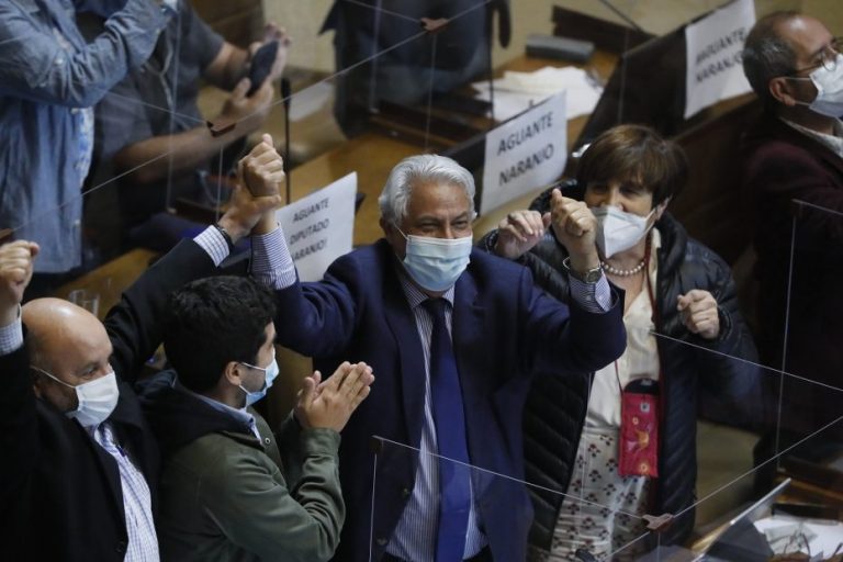 Luego de 22 horas de debate aprueban Acusación Constitucional contra Piñera