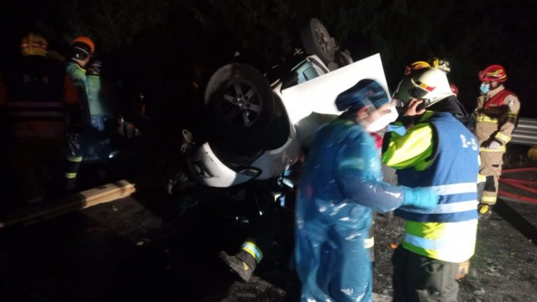 Dos adultos y dos niños quedan graves tras colisión en ruta a Cabrero