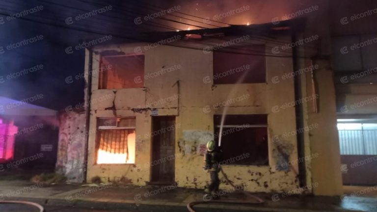 Incendio consume vivienda en calle Caupolicán de Los Ángeles