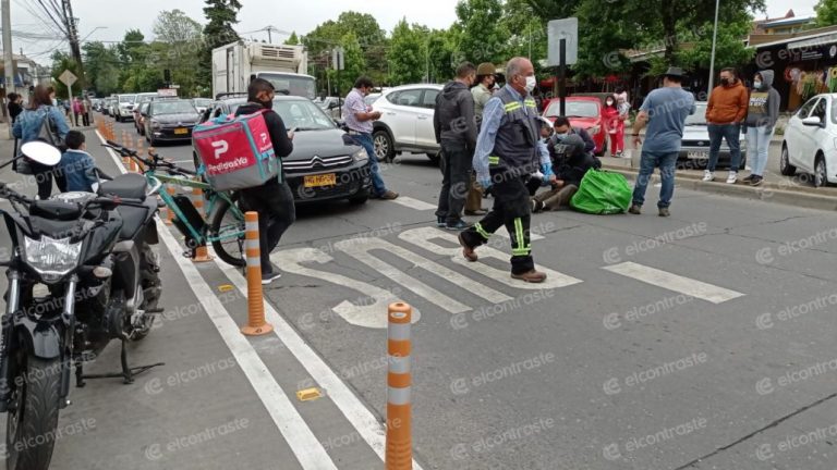 Colectivo y motociclista de Uber Eats colisionan en Ricardo Vicuña