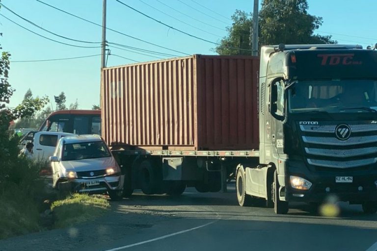 Camión y automóvil protagonizan accidente en ruta Los Ángeles – Nacimiento