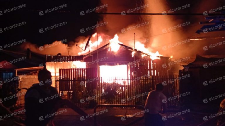 Incendio de proporciones afecta a 6 casas al nororiente de Los Ángeles