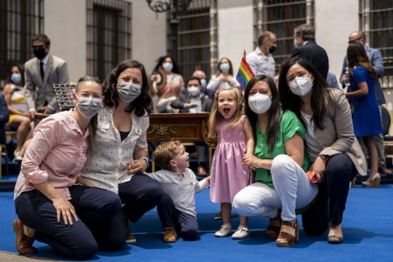Piñera promulga ley de Matrimonio Igualitario: «Hoy es un buen día para la libertad»