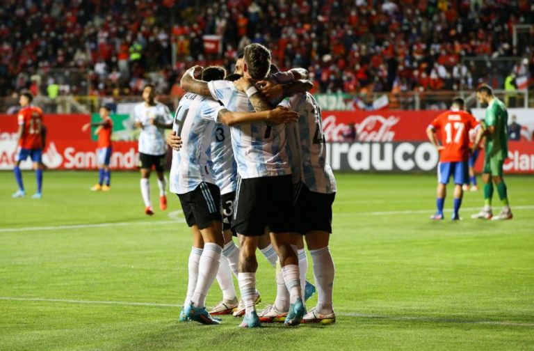 Chile cae 2-1 contra Argentina y se complica la clasificación a Qatar 2022