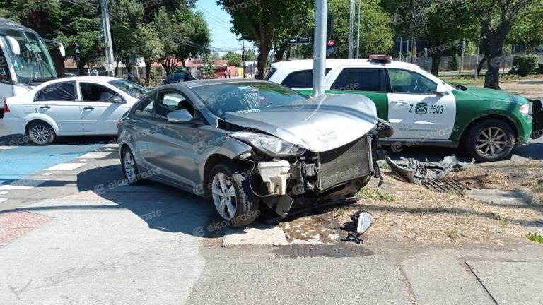 Conductores salvan tras fuerte colisión en Vicuña Mackena de Los Ángeles
