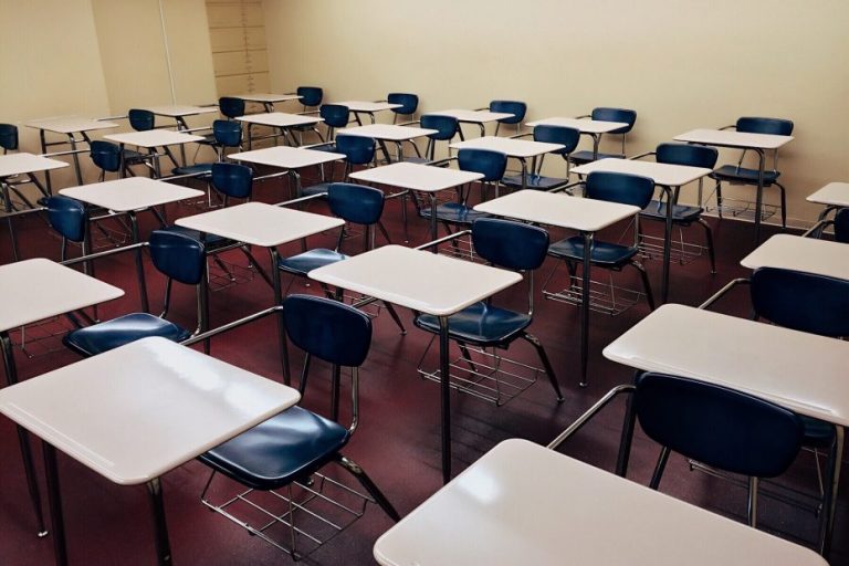 Profesora es acusada de agredir a alumna en plena sala de clases