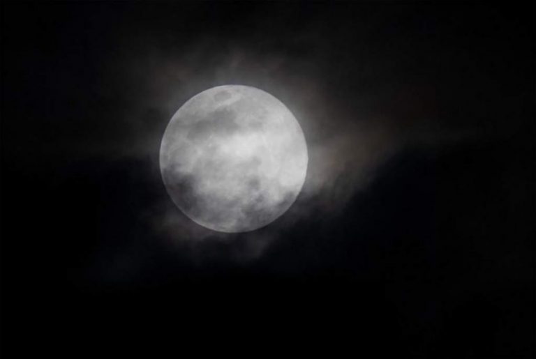 «Superluna de Gusano»: El próximo evento astrológico que se podrá ver en todo Chile