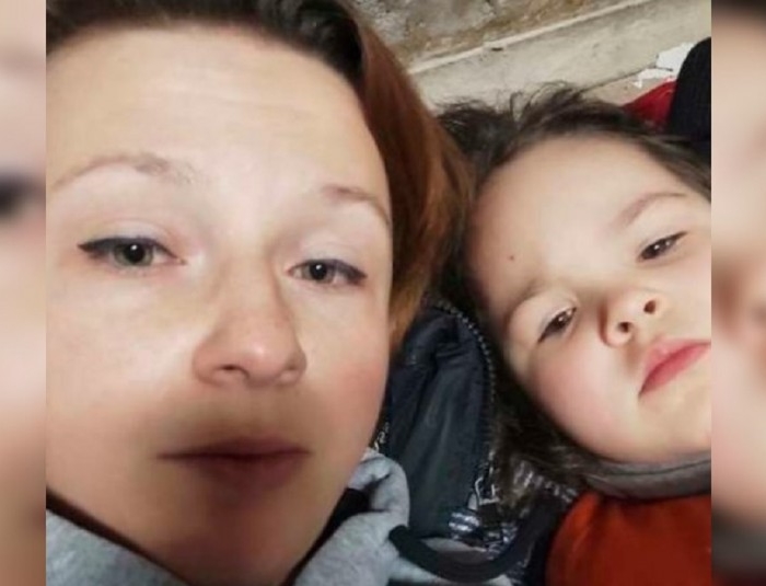 Madre ucraniana recrea la película “La vida es bella” para que su hija no se entere de la guerra