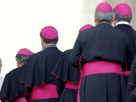 Condenan a 4 años y medio de prisión a obispo y ex asesor del Vaticano por abuso sexual