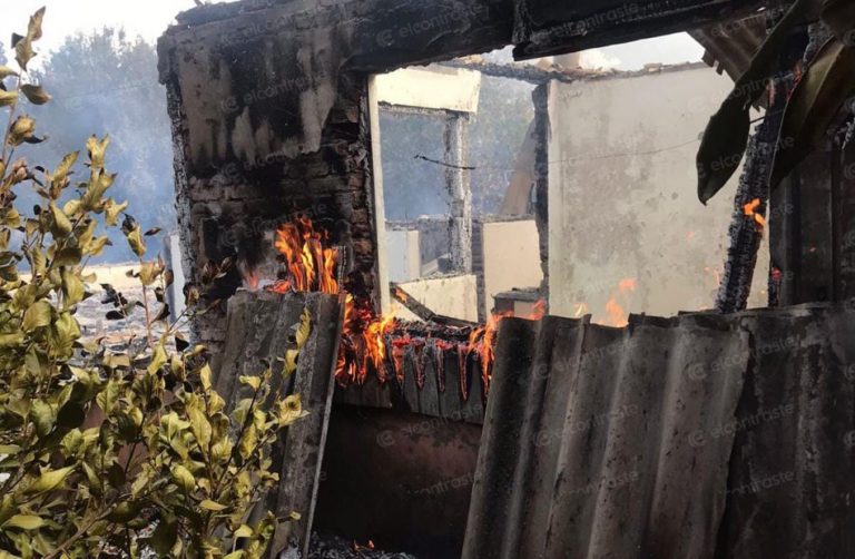 Incendio destruye por completo vivienda camino a Santa Bárbara