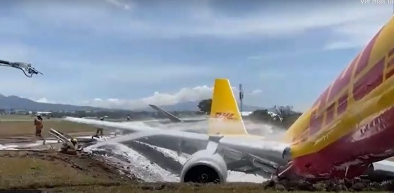 Registran impactante accidente en Costa Rica: Avión se estrelló con la pista y se partió en dos